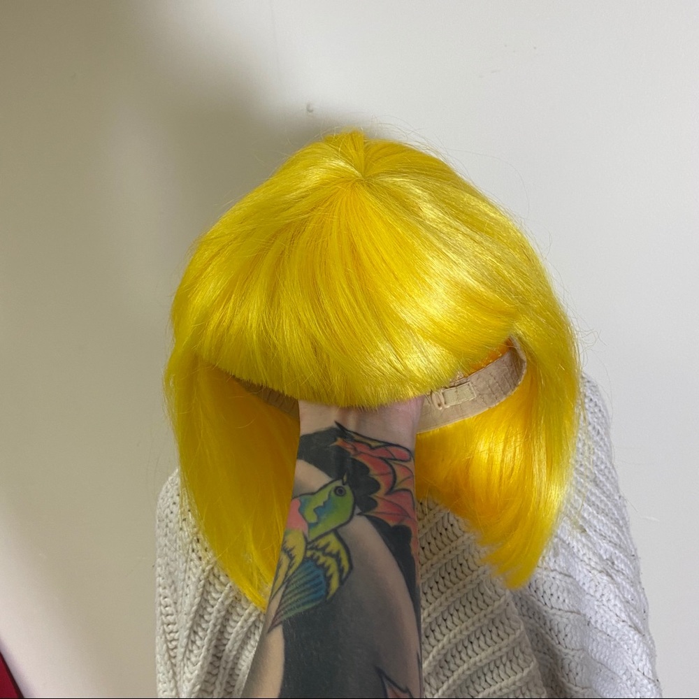 Wig- yellow bob with bangs